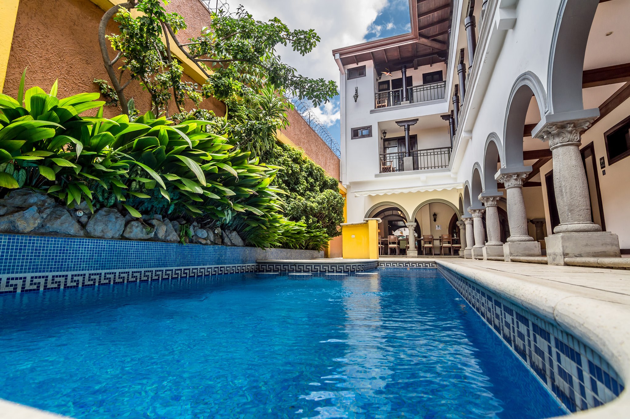 Área de piscina en Casa Colonial 452